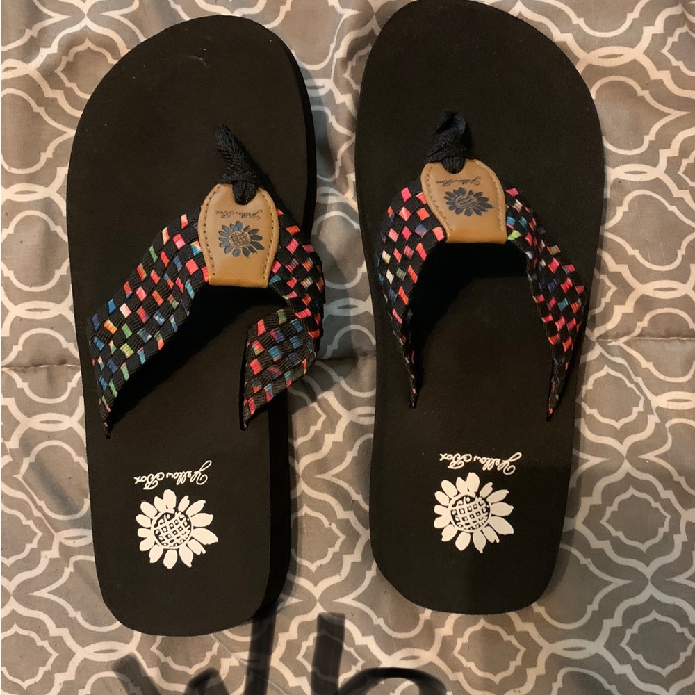 Woman’s flip flops Yellow Box